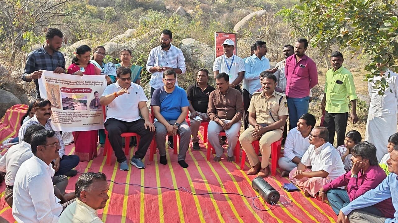 ಮೋರೆರ್ ಶಿಲಾ ಸಮಾಧಿಗಳ ರಕ್ಷಣೆಗೆ ಕ್ರಮ. ಕೊಪ್ಪಳ ಜಿಲ್ಲಾ ಉಸ್ತುವಾರಿ ಕಾರ್ಯದರ್ಶಿಗಳಾದ ಕೆ.ಪಿ. ಮೋಹನರಾಜು ಹೇಳಿಕೆ..ಬಿಸಿಲು ಲೆಕ್ಕಿಸಿದೇ ಶಿಲಾ ಸಮಾಧಿಗಳ ಪರಿಶೀಲಿಸಿದ  ಅಧಿಕಾರಿಗಳು..