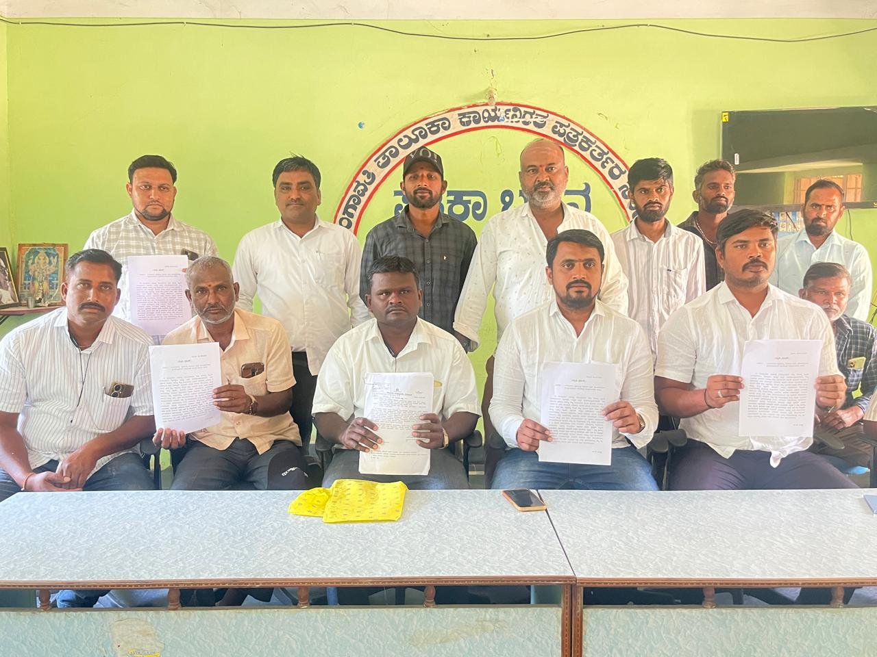 ಕಂದಾಯ ಗ್ರಾಮ ಘೋಷಿಸಲು ಒತ್ತಾಯಿಸಿ ಪಾದಯಾತ್ರೆ..